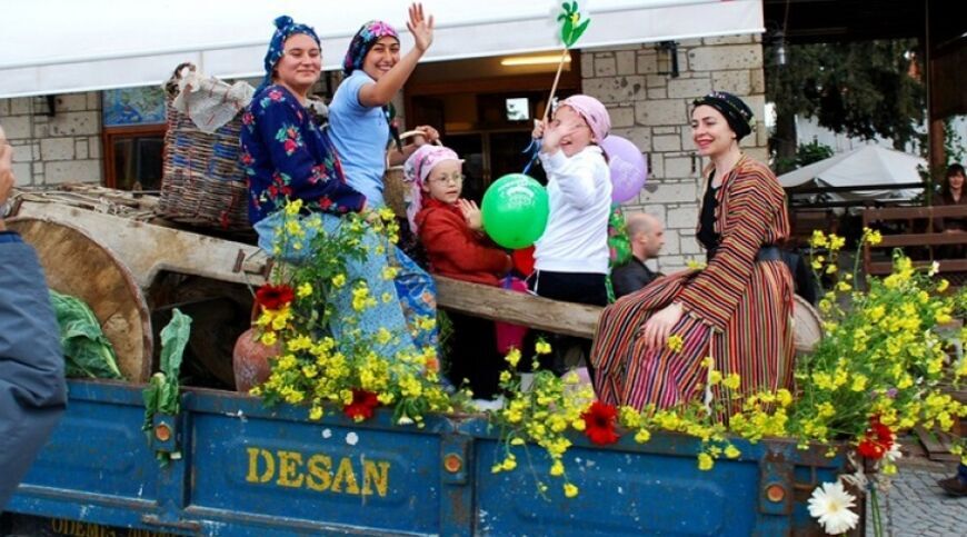 Alaçatı Ot Festivali Turu 1 Gece Otel Konaklaması
